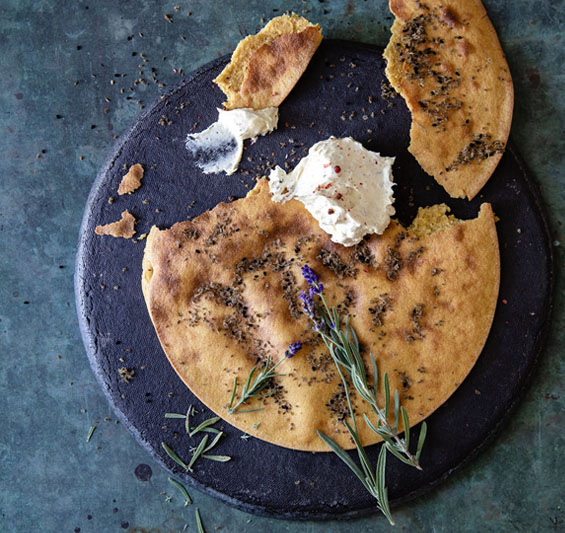 Apfel-Lavendel-Butter mit Socca